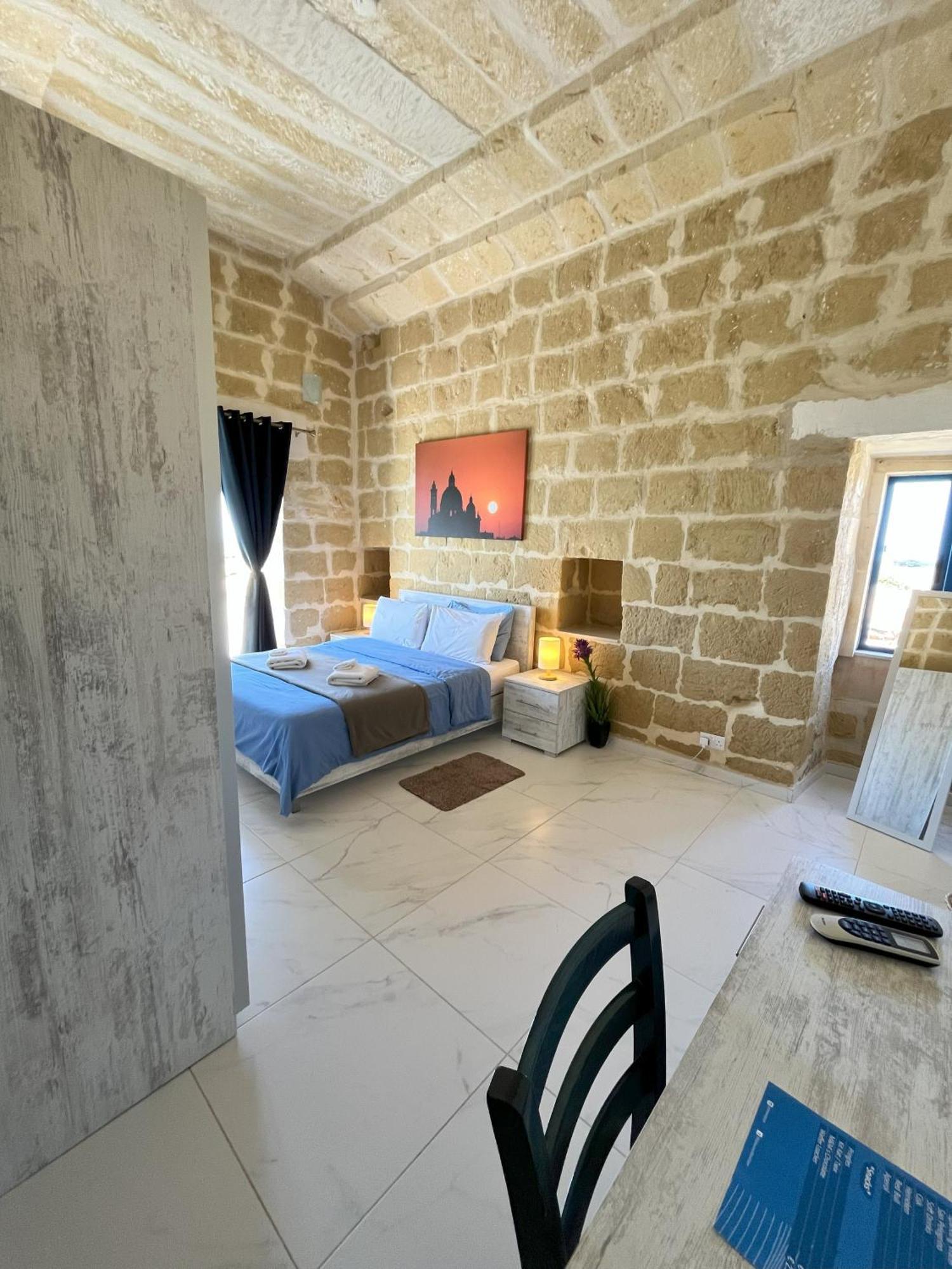 Bed and Breakfast Fiftyfour West Boutique Living à Għarb Extérieur photo