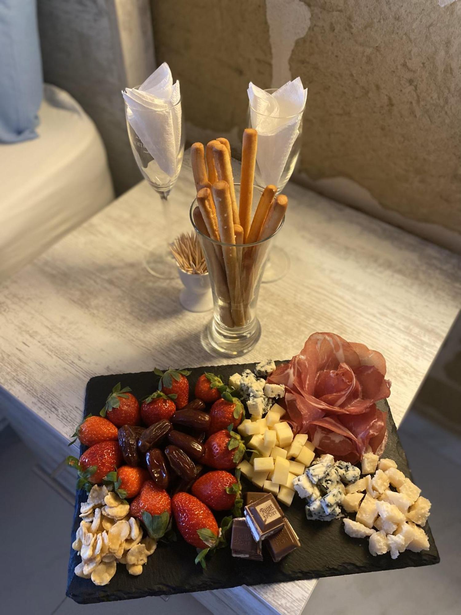 Bed and Breakfast Fiftyfour West Boutique Living à Għarb Extérieur photo