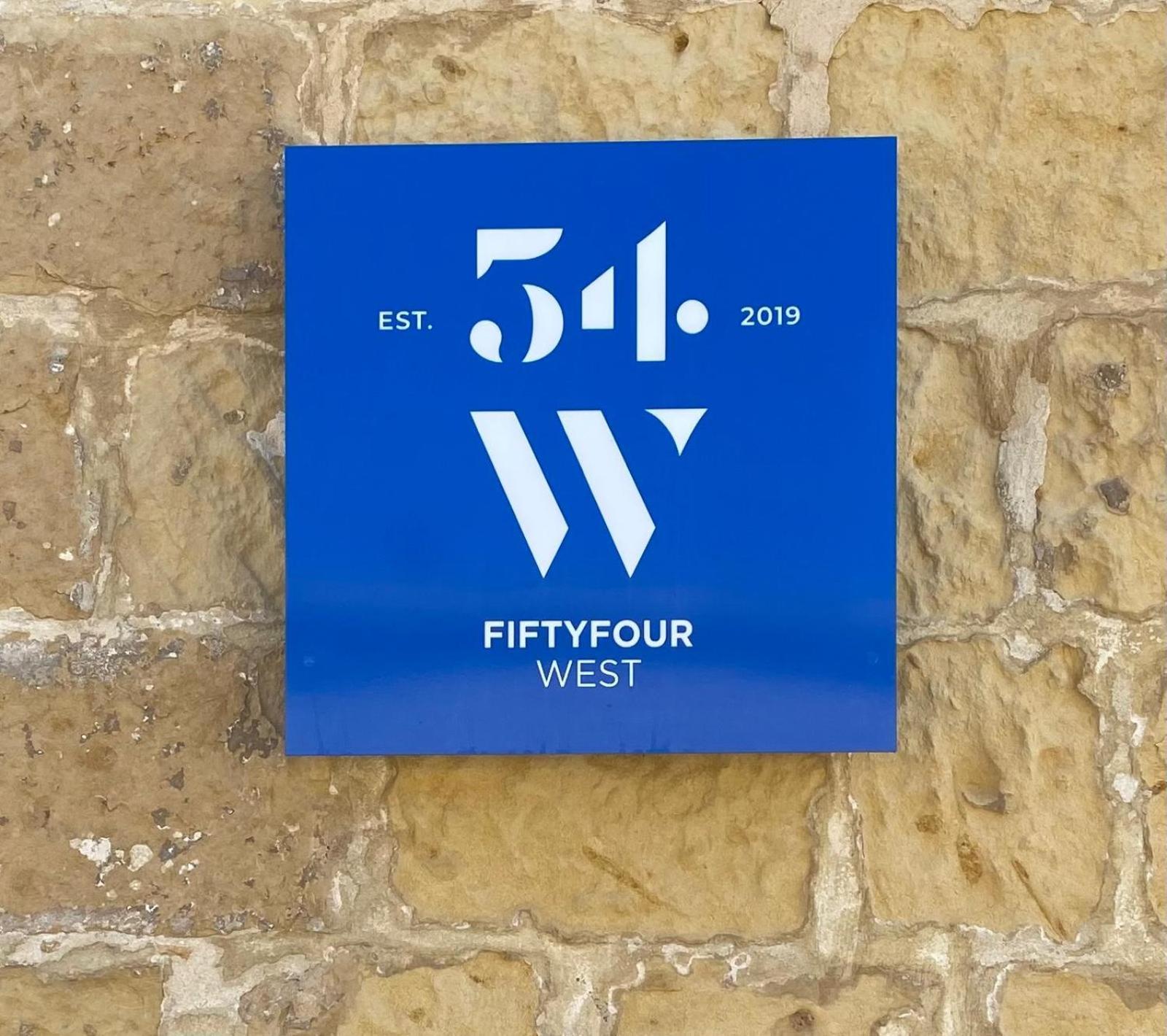 Bed and Breakfast Fiftyfour West Boutique Living à Għarb Extérieur photo