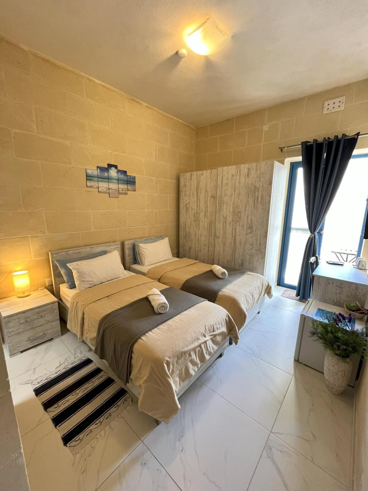 Bed and Breakfast Fiftyfour West Boutique Living à Għarb Extérieur photo