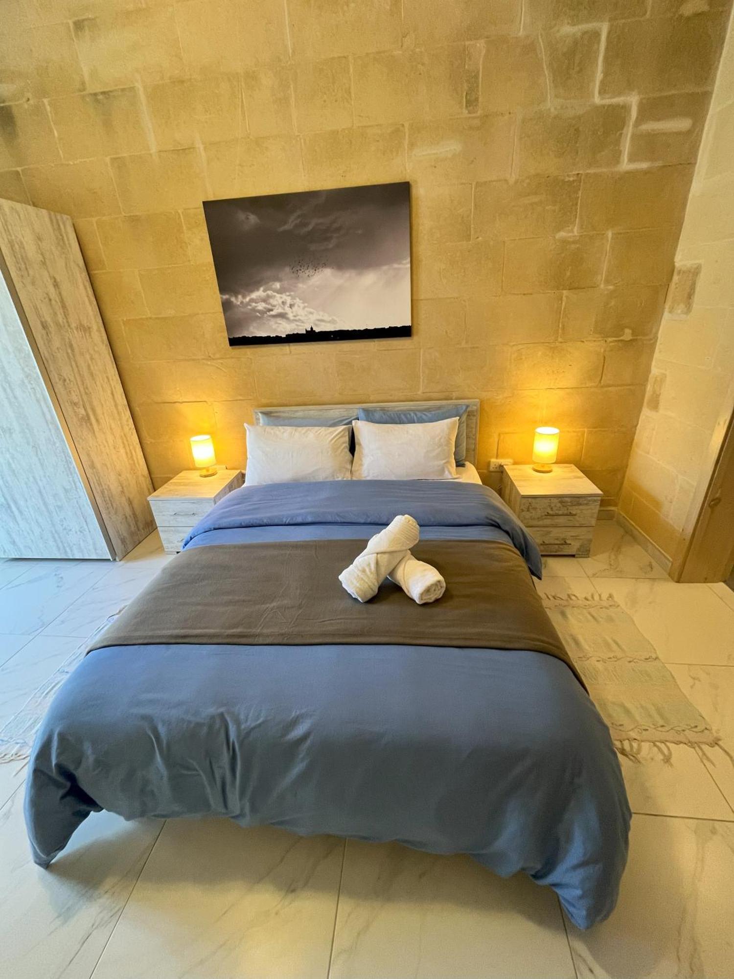 Bed and Breakfast Fiftyfour West Boutique Living à Għarb Extérieur photo