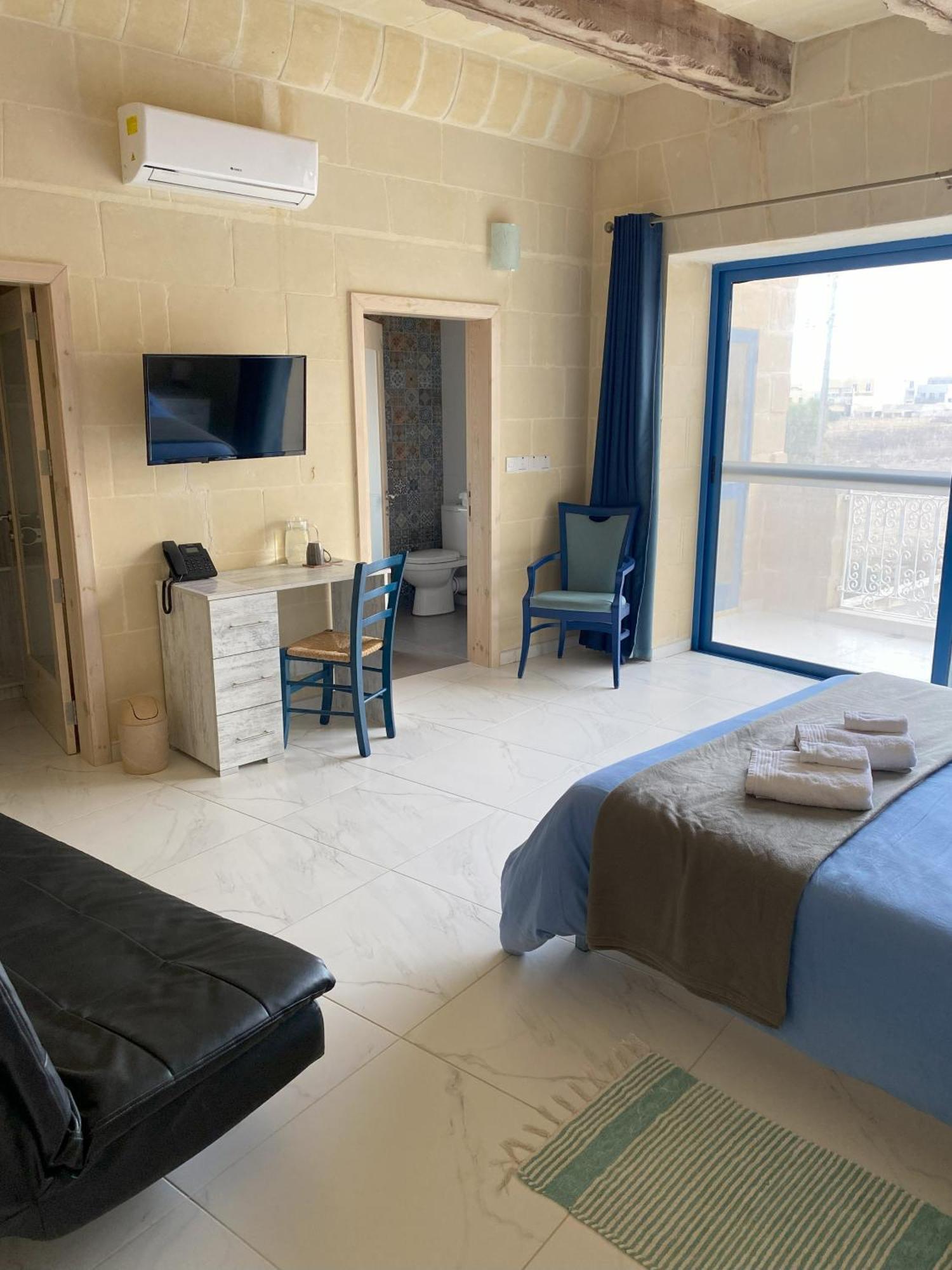Bed and Breakfast Fiftyfour West Boutique Living à Għarb Extérieur photo