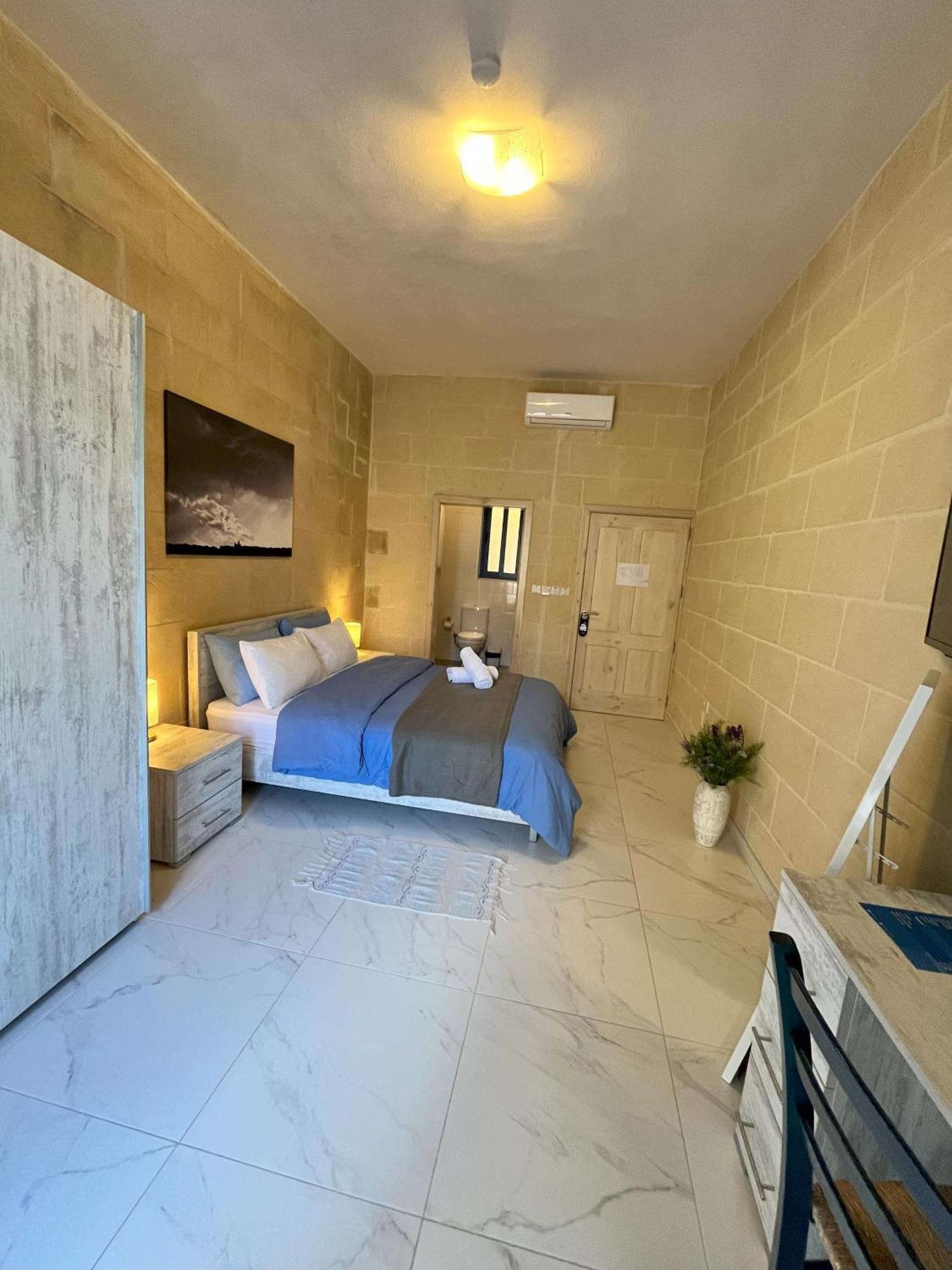 Bed and Breakfast Fiftyfour West Boutique Living à Għarb Extérieur photo