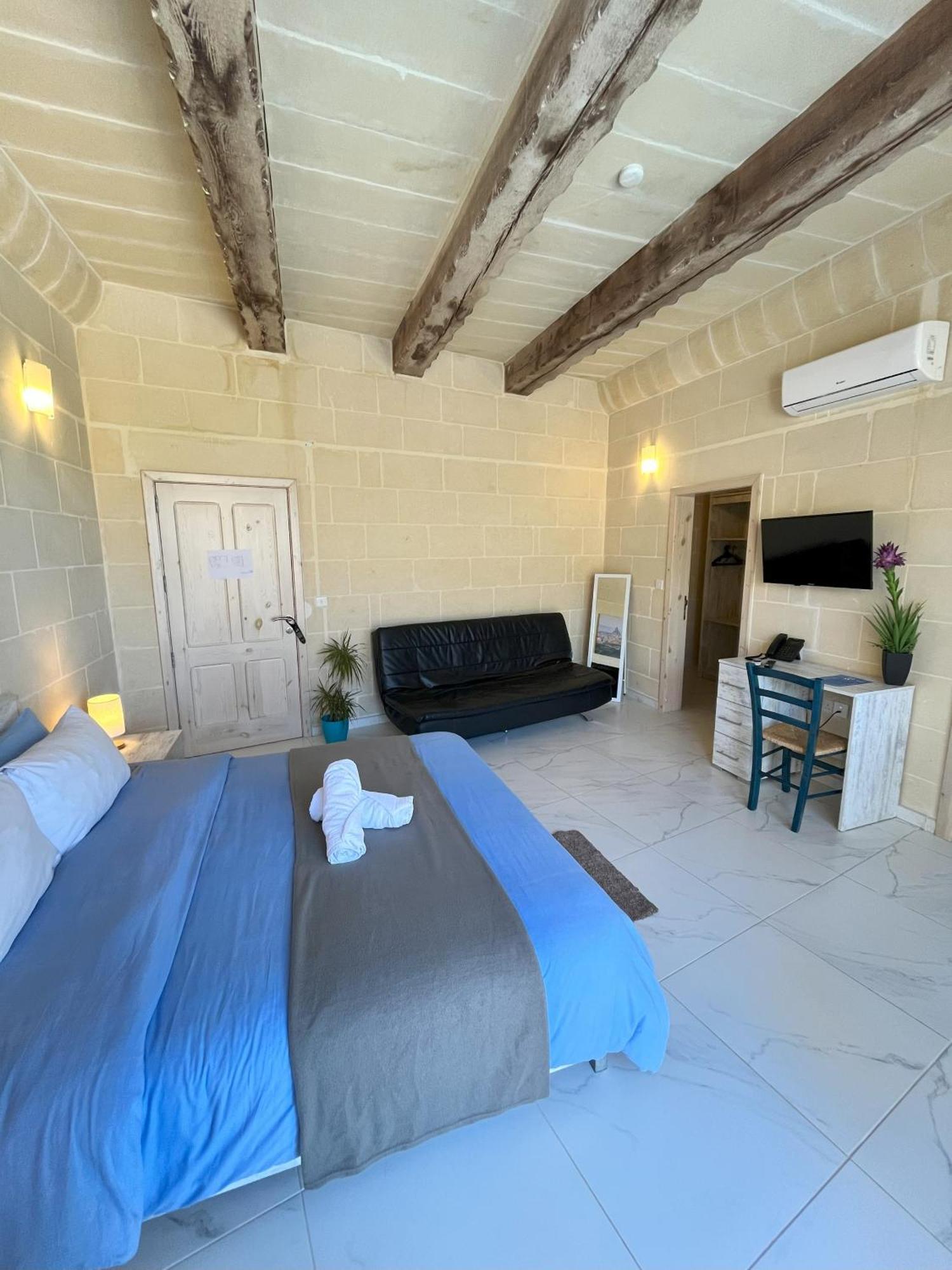 Bed and Breakfast Fiftyfour West Boutique Living à Għarb Extérieur photo