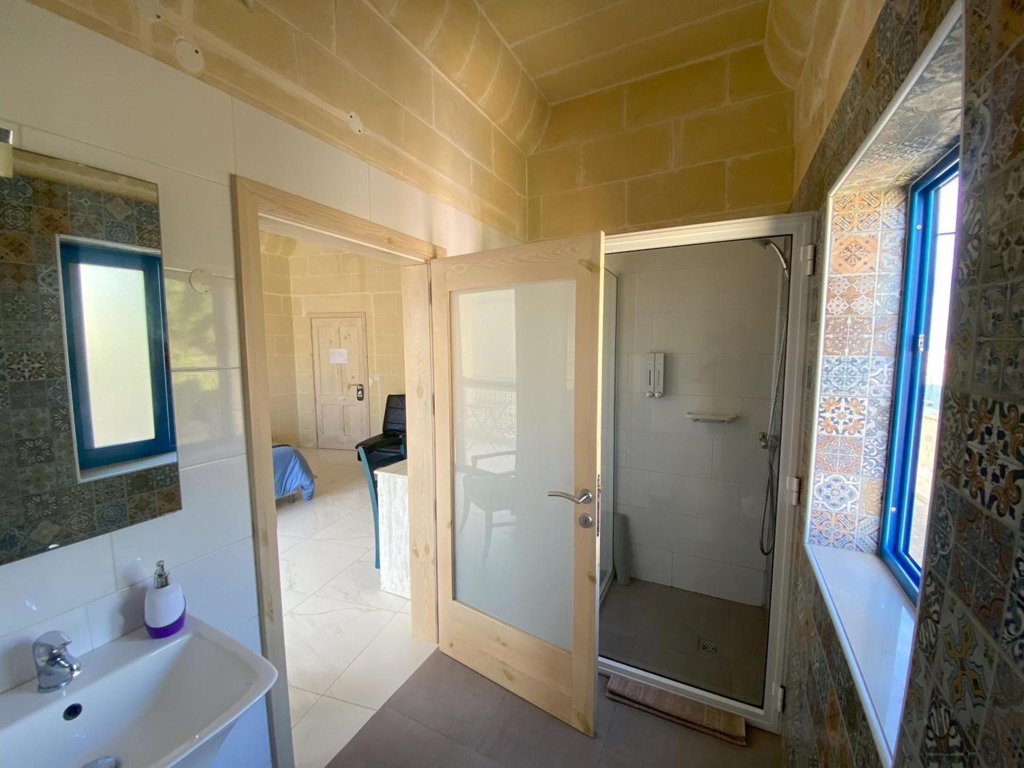 Bed and Breakfast Fiftyfour West Boutique Living à Għarb Extérieur photo