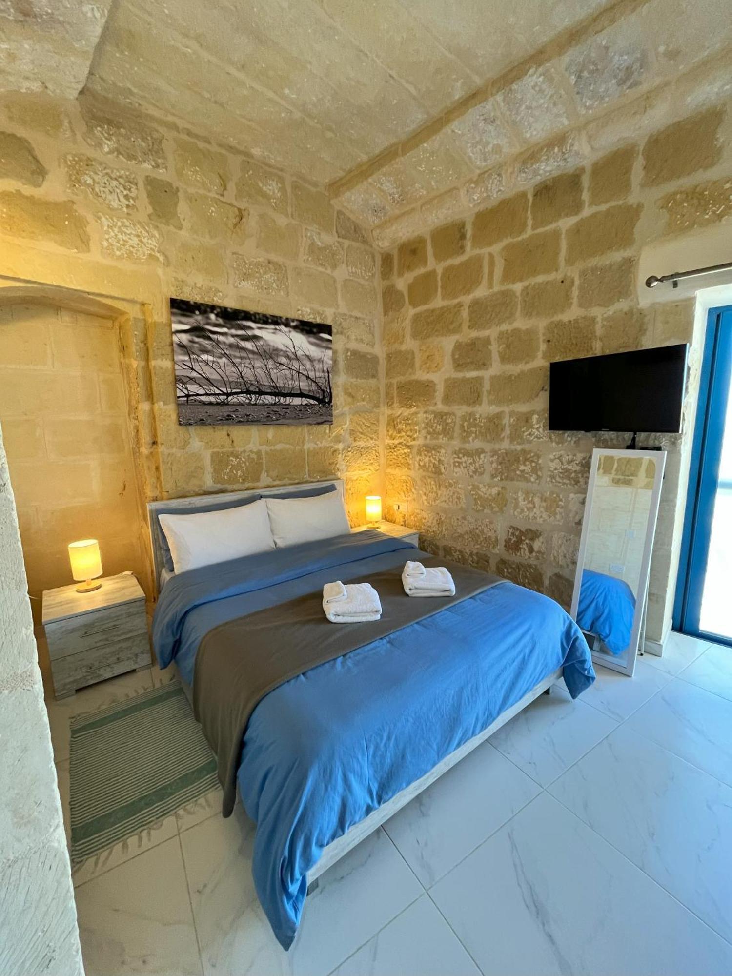 Bed and Breakfast Fiftyfour West Boutique Living à Għarb Extérieur photo
