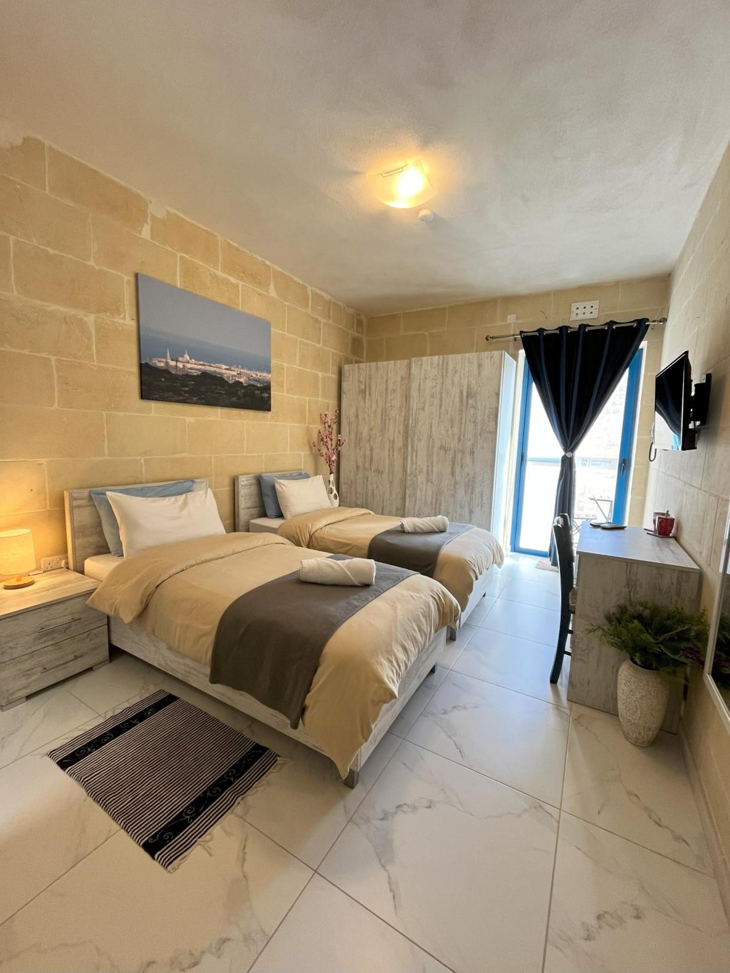 Bed and Breakfast Fiftyfour West Boutique Living à Għarb Extérieur photo